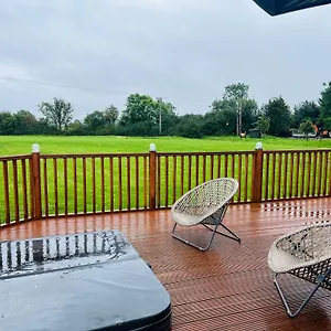 Long Meadow With Hot Tub Apartment Malton